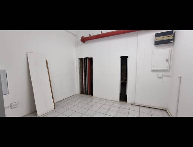 6,393M² WAREHOUSE FOR SALE IN PARK CENTRAL
